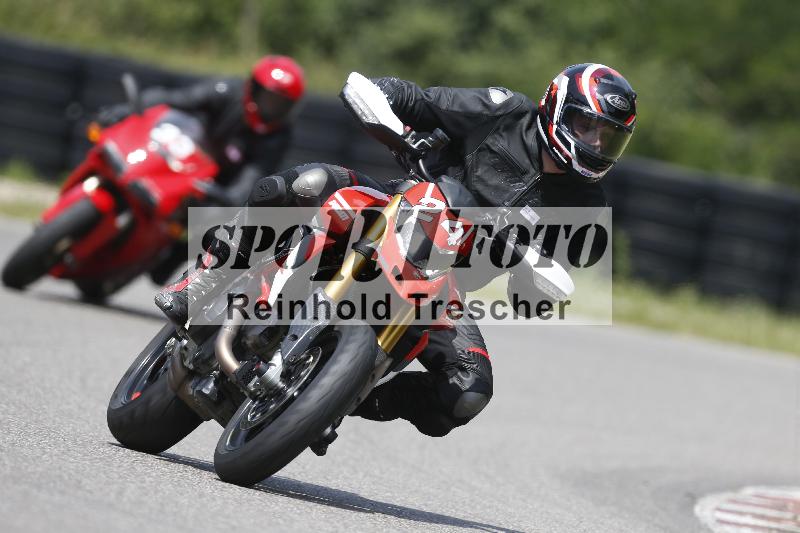 /27 12.06.2025 Ducati Schweiz Trackday Warmup  ADR/blau-bleu/24